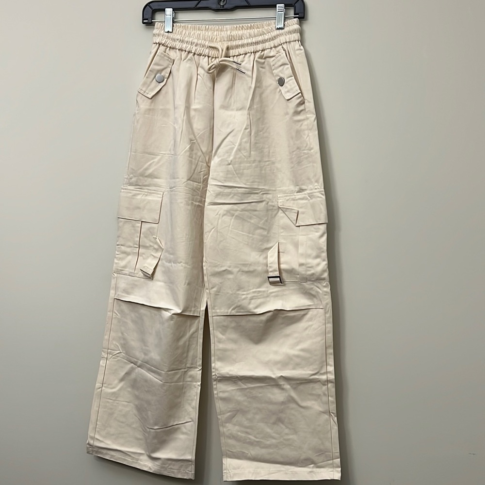 NWT- Ivory Cream cargo wide leg pant trouser cargo pants elastic waist fits XS,S